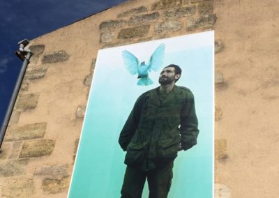 Installation d'un châssis et toile tendue imprimée