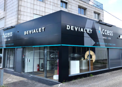 Access Image_enseigne_lettres_boitiers_lettres_plexi_bloc_led_merignac Bose / Devialet